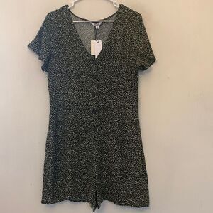 B B Dakota black floral short sleeve romper Size M NWT